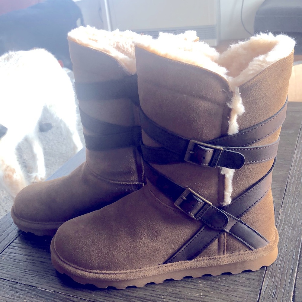 Bearpaw suede women’s boots never worn